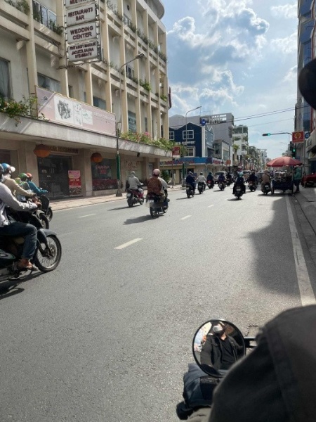 Bán nhà 2 tầng mặt tiền Đường Trần Hưng Đạo, Phường 10, Quận 5, Hồ Chí Minh